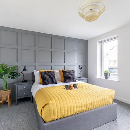Modern Four Bedroom Four Bathroom Home Cheltenham Exteriér fotografie