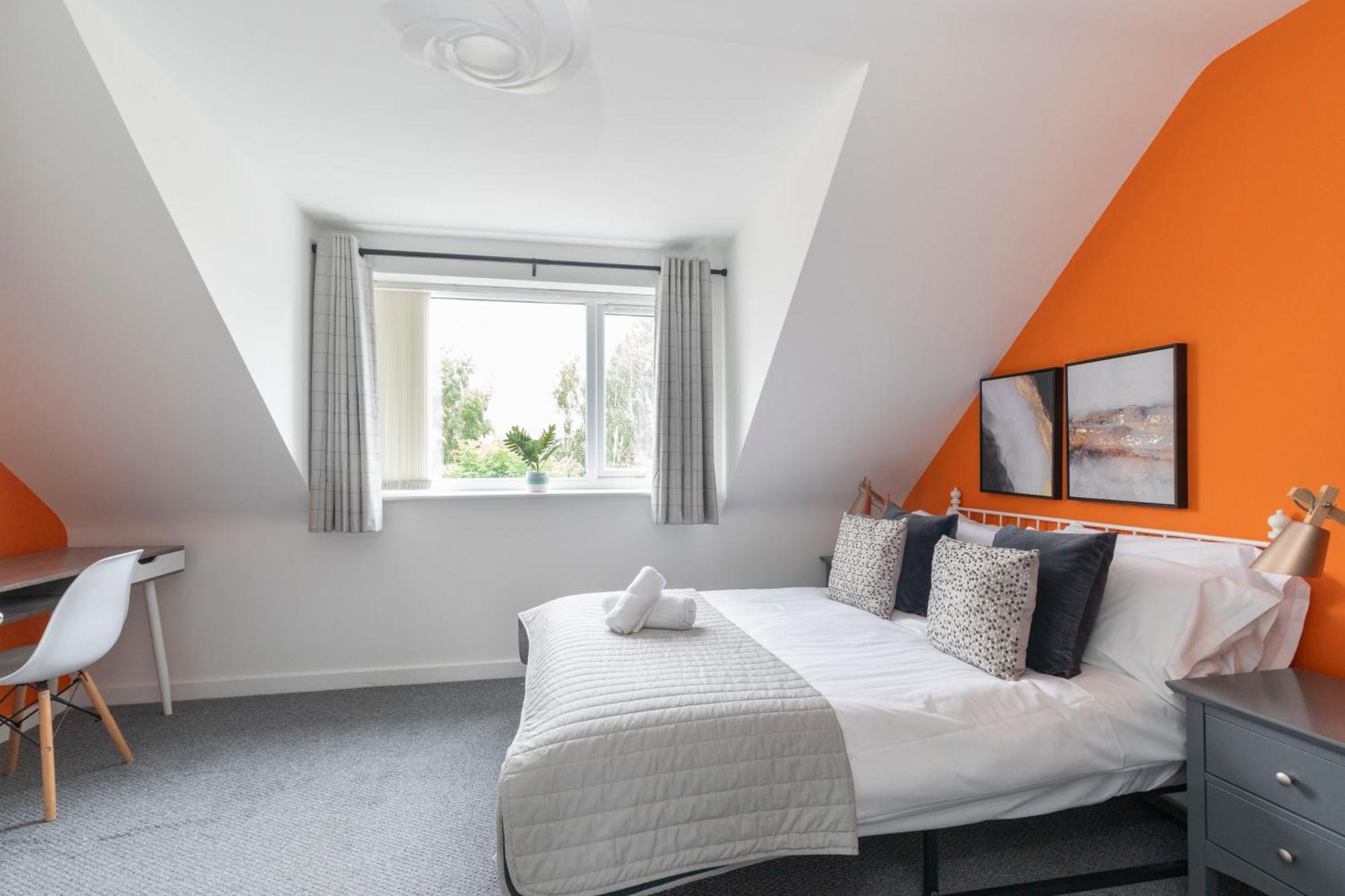 Modern Four Bedroom Four Bathroom Home Cheltenham Exteriér fotografie