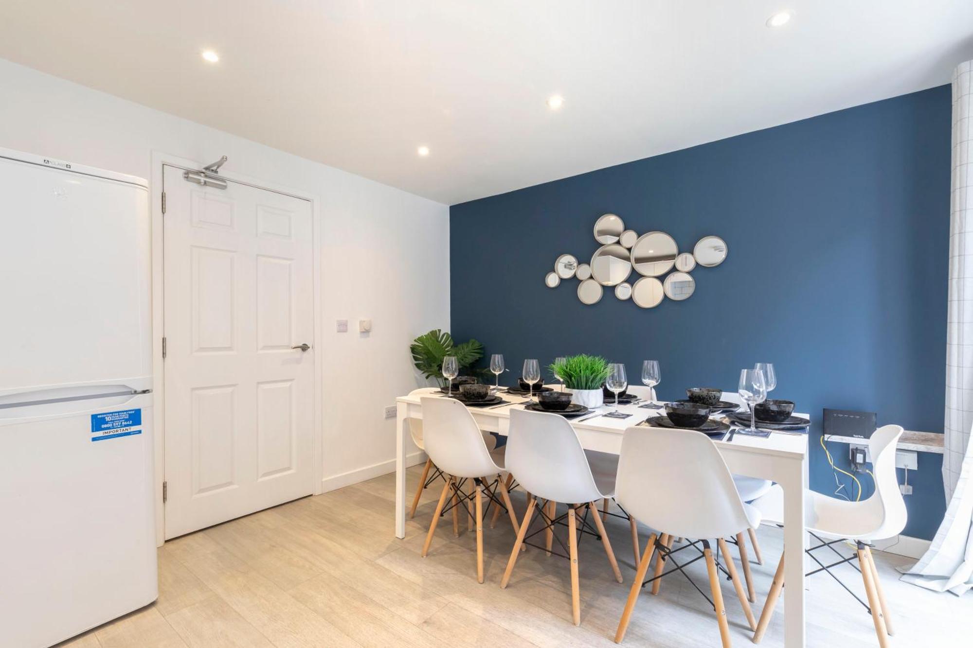 Modern Four Bedroom Four Bathroom Home Cheltenham Exteriér fotografie